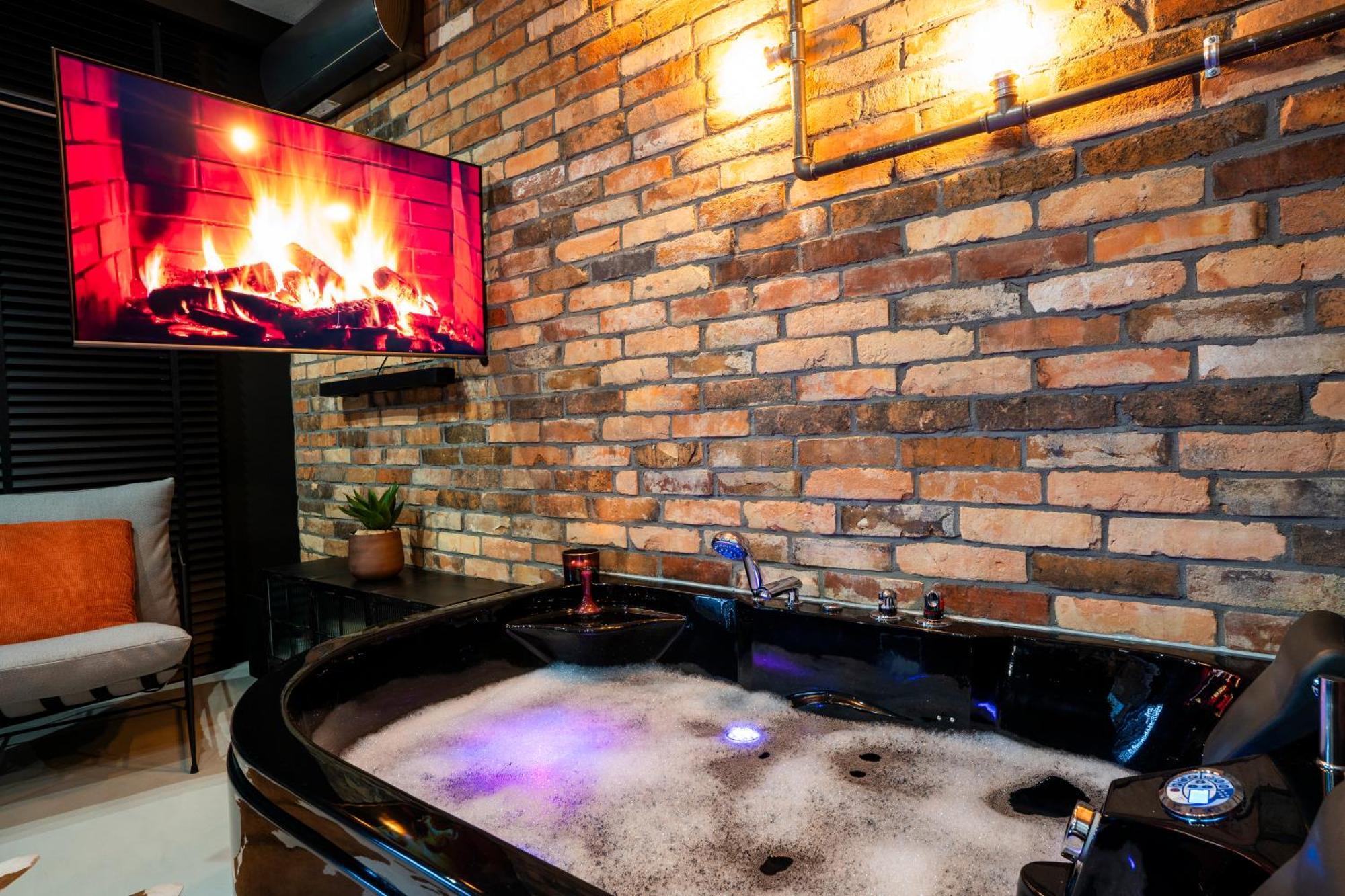 Industrial 58 Jacuzzi *